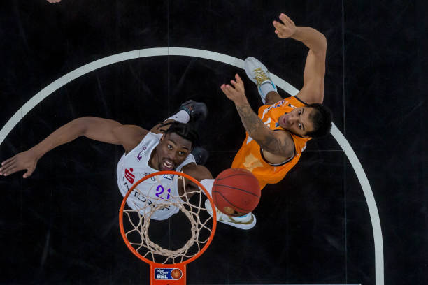 同时保持自 同时保持自