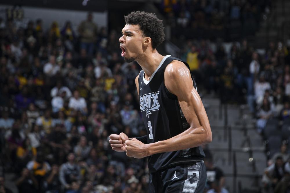 少球迷瞠目 少球迷瞠目